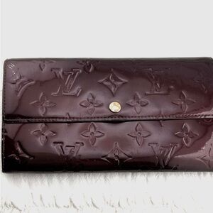 AUTHENTIC Louis Vuitton wallet. Burgundy/Amarante.